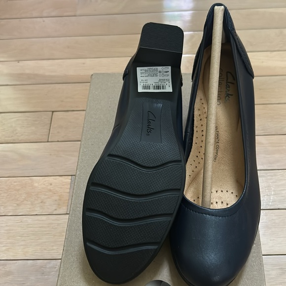Clarks Women's, Nelley Pearl Pump Navy 7 M - Picture 3 of 6